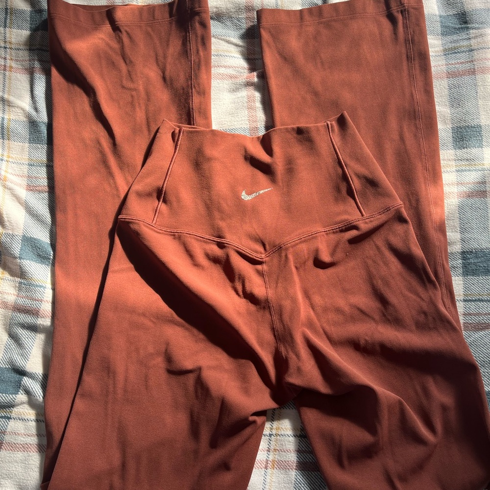 Nike Terracotta Leggings